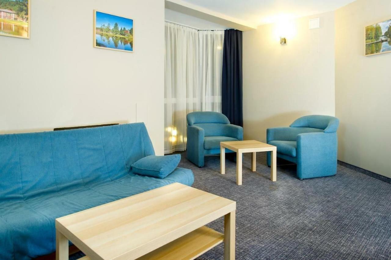 Wawrzkowizna Hotel Rzasawa ภายนอก รูปภาพ