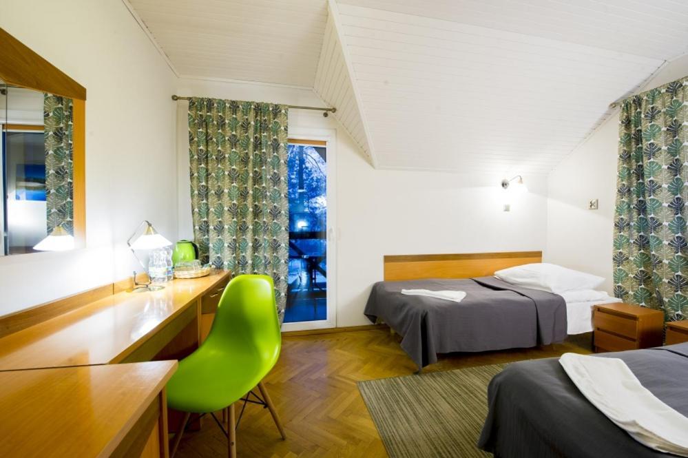 Wawrzkowizna Hotel Rzasawa ภายนอก รูปภาพ