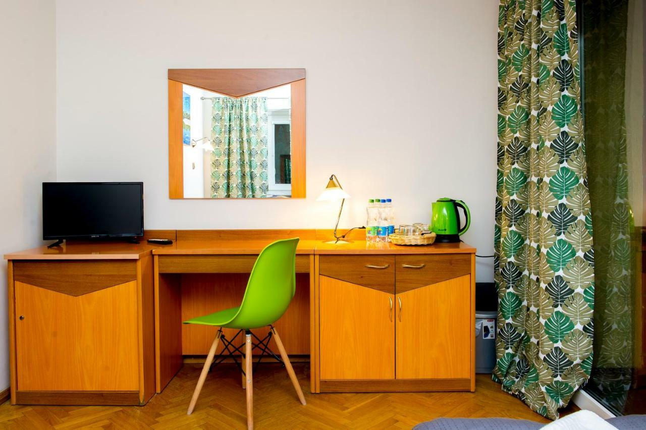 Wawrzkowizna Hotel Rzasawa ภายนอก รูปภาพ
