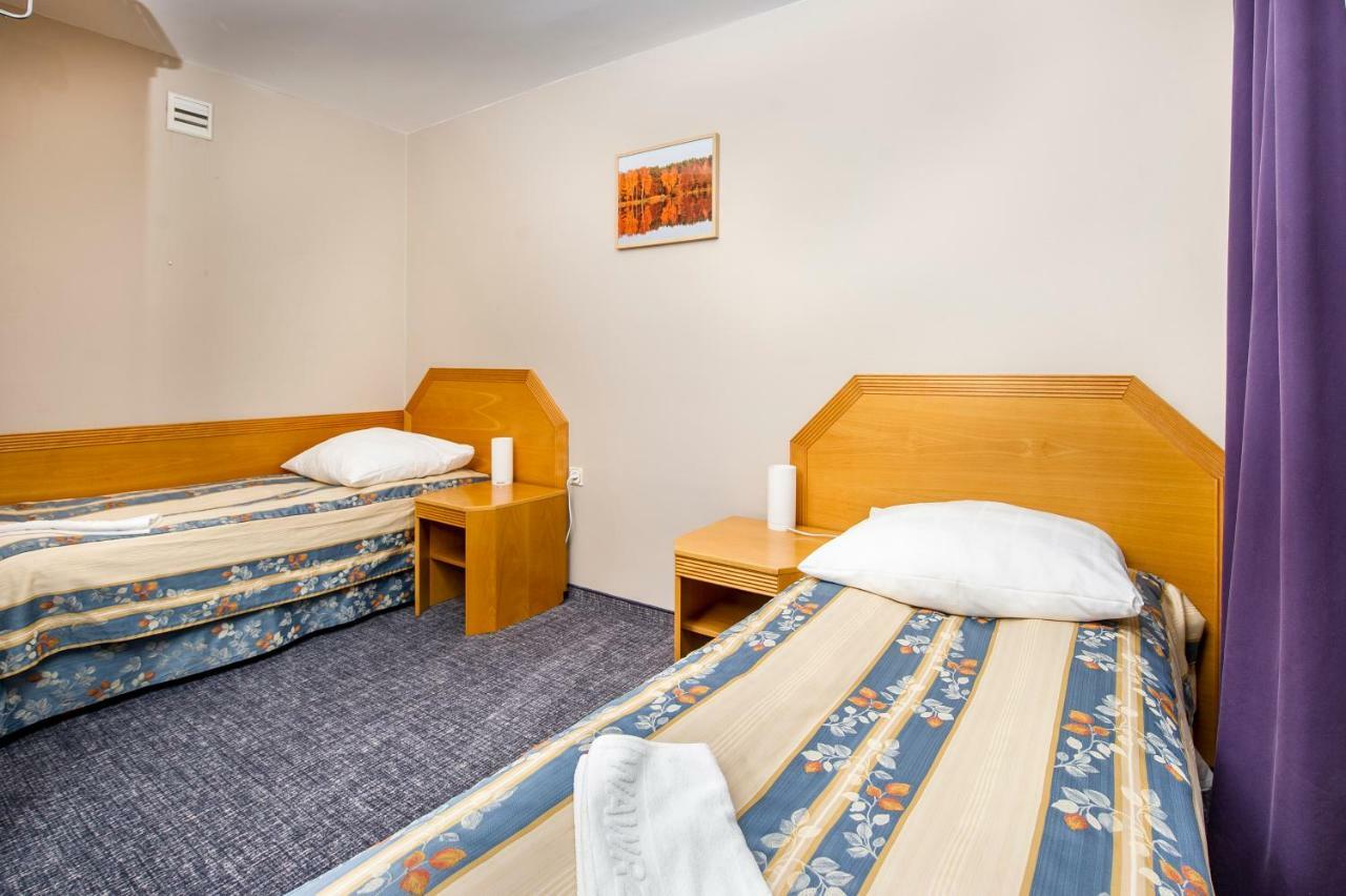 Wawrzkowizna Hotel Rzasawa ภายนอก รูปภาพ