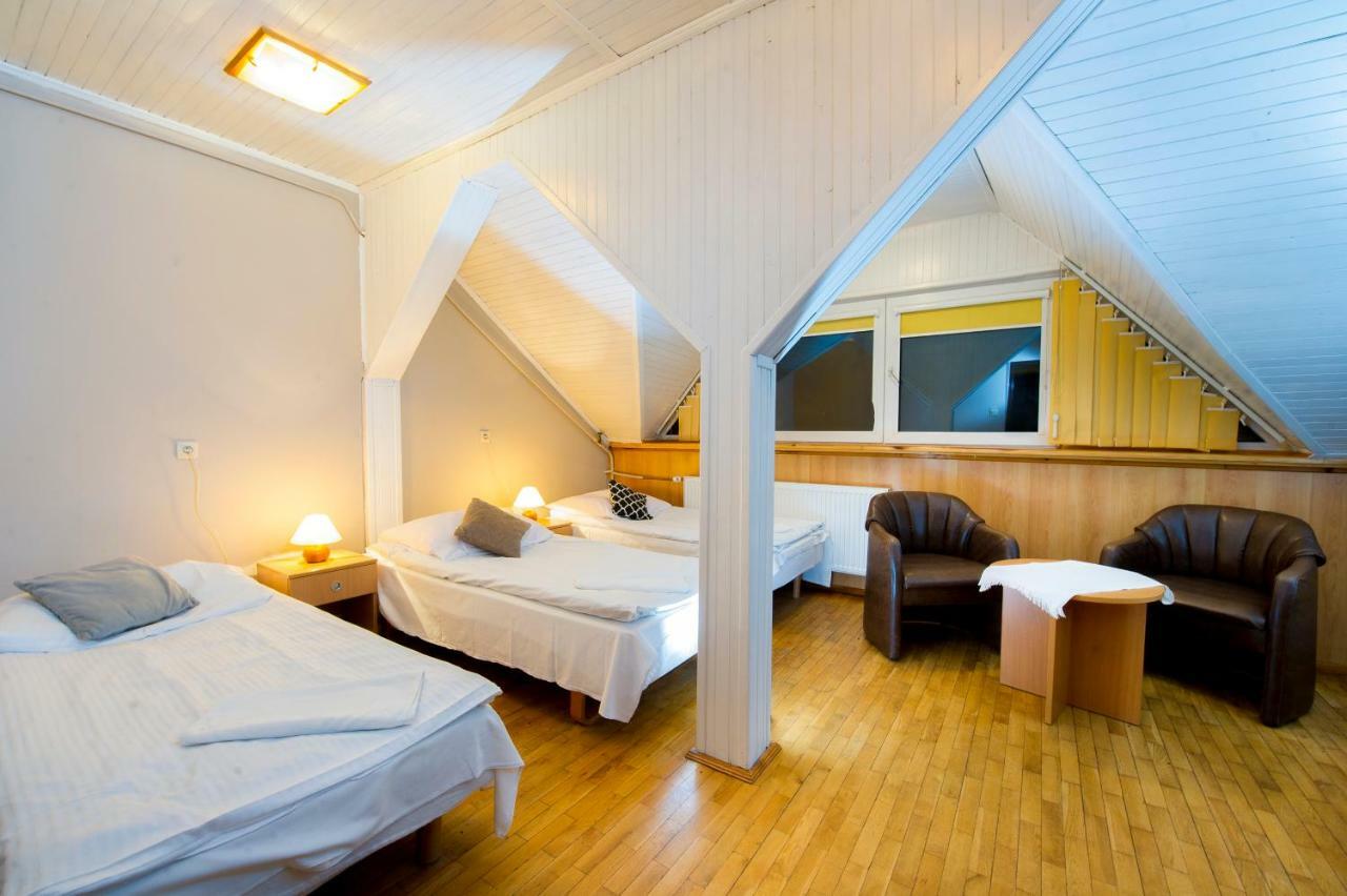 Wawrzkowizna Hotel Rzasawa ภายนอก รูปภาพ